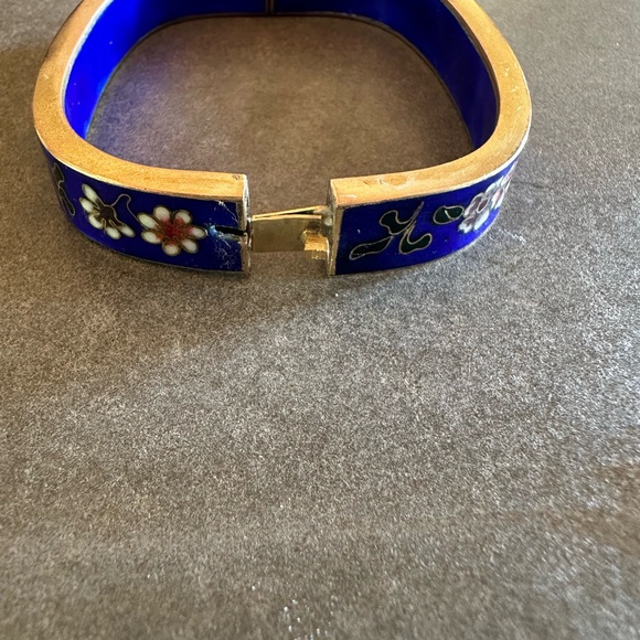 RICH COBALT CLOISONNÉ HINGED BANGLE - Picture 3 of 5